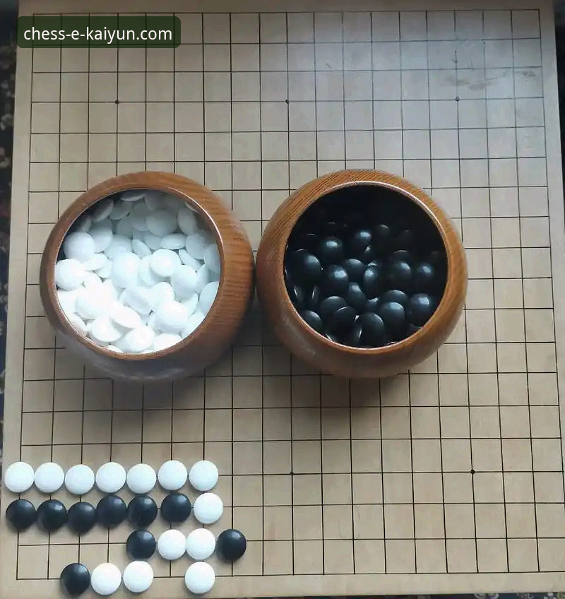 沙漠中的等待与指尖的博弈：网球大师赛的变数与开元棋盘的稳定体验